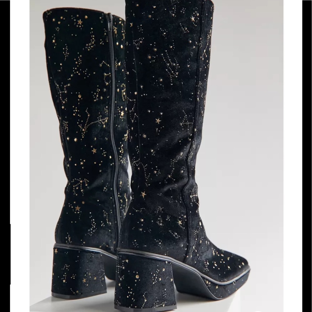 Last ONEEE! Rare! boho Celestial Dreamer Flared velvet boots💫🌚💫 new in box - Picture 1 of 12